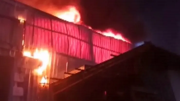 Fabrika'da korkutan yangın