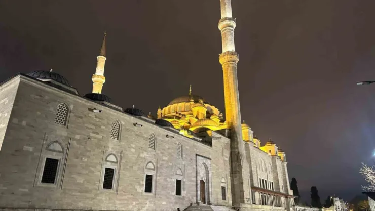 Fatih Camii'nde bıçaklı saldırı