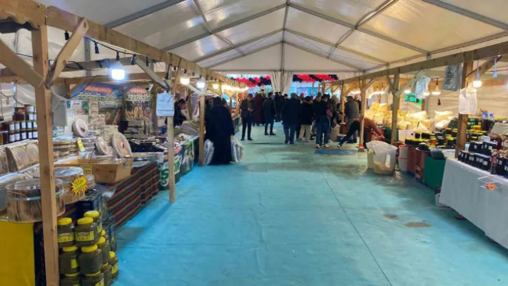 Hayır panayırı kurdular