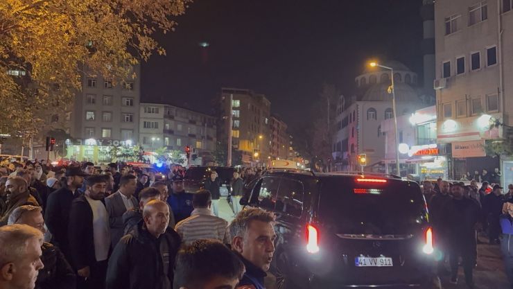 Gebze'de bir binada çatırtı sesleri: Bina tahliye ediliyor