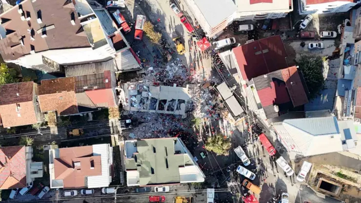 Gebze'de çöken bina havadan görüntülendi