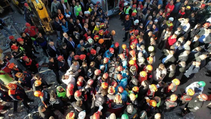 Gebze'de çöken binanın enkazından güzel haber geldi