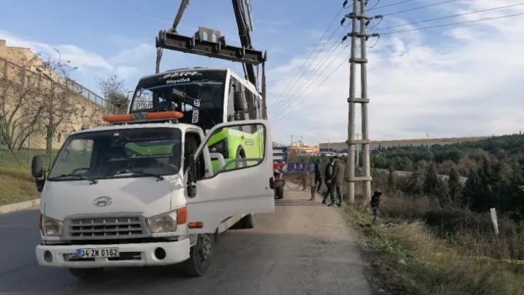 Gebze'de midibüs devrildi: 7 yaralı