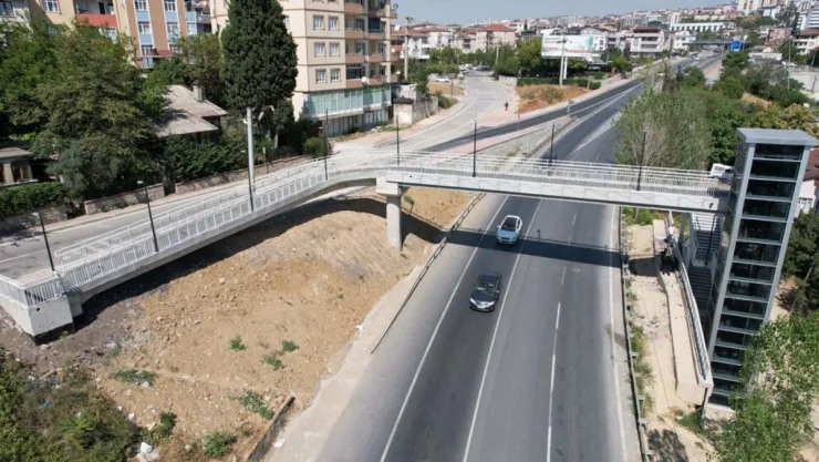 Gebze'de üst geçit asansörü bakıma alındı