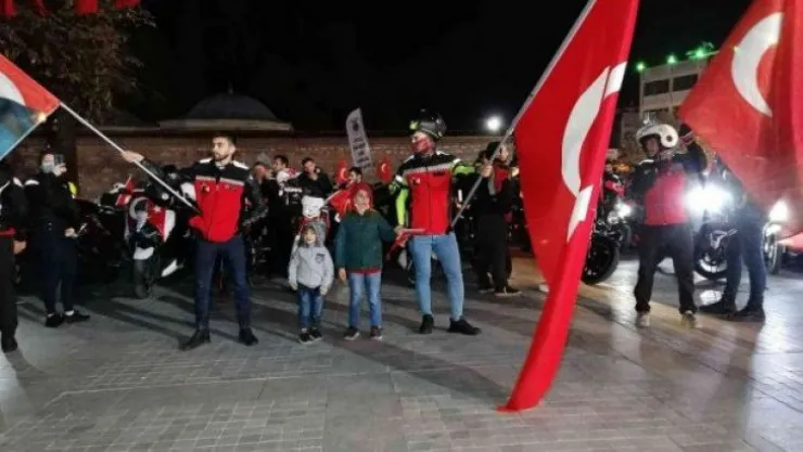 Gebze'de 29 Ekim coşkusu sokakları sardı
