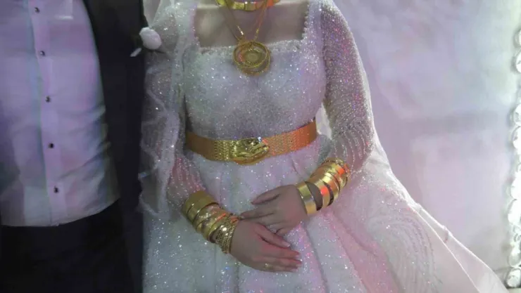 Kocaeli'deki düğünde geline ve damada takılanlar şok etti!