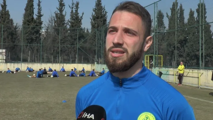 Taner Savut'u anlatırken gözyaşlarına hakim olamadı