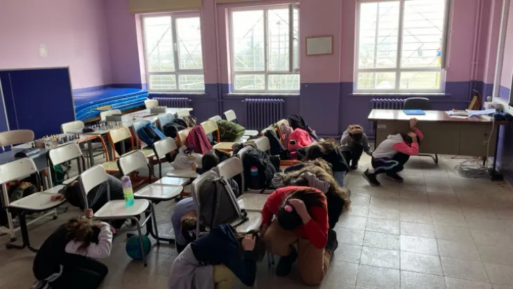 Gerçek gibi deprem tatbikatı
