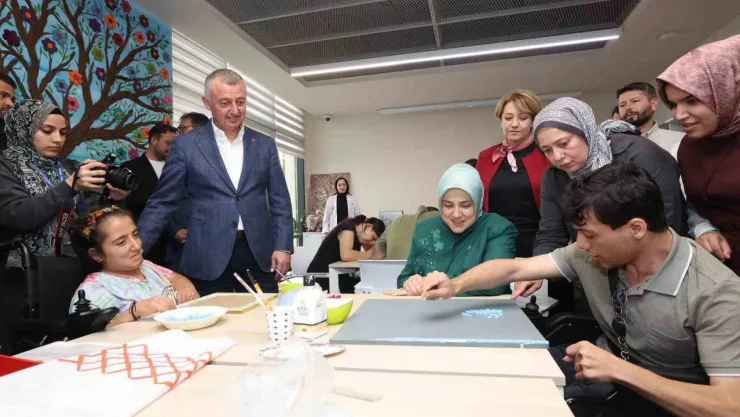 Gonca Engelsiz Yaşam Merkezi'ne övgü