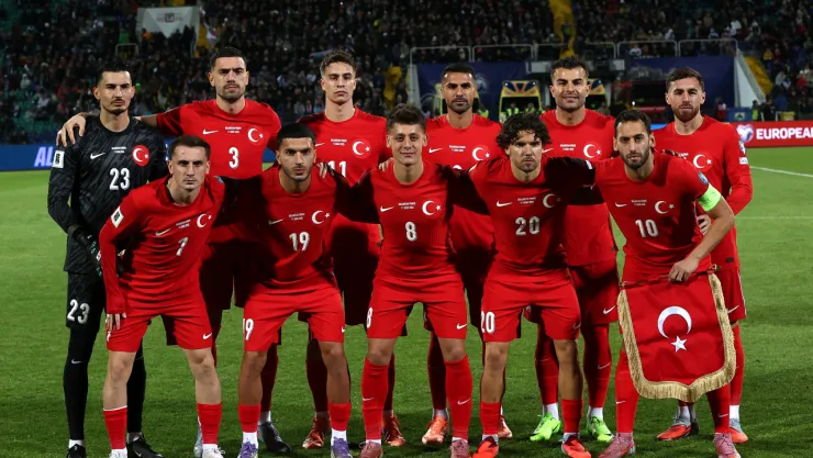 Hakan Çalhanoğlu 100. kez milli formayı giydi