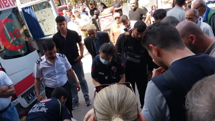 Halk otobüsü gence çarptı