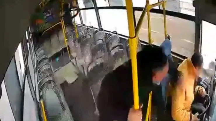 Halk otobüsünde korku dolu anları yaşanmıştı: Şoförün şekeri ve tansiyonu düşmüş