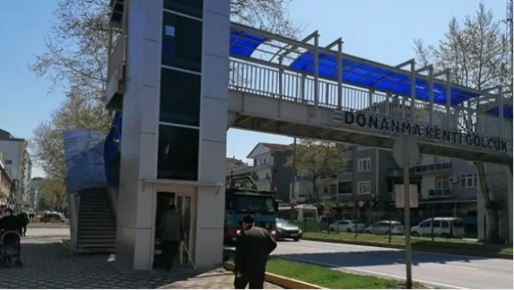 Hasarlı üstgeçit onarıldı 