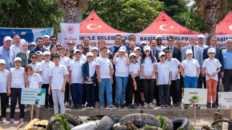 Hayat Kimya ve Limaş Kocaeli sahilini temizledi