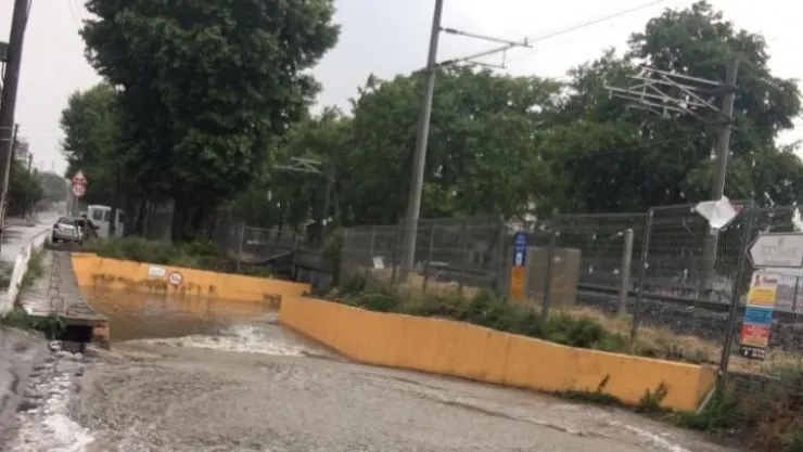 Her yağış sonrası göle dönüyor!