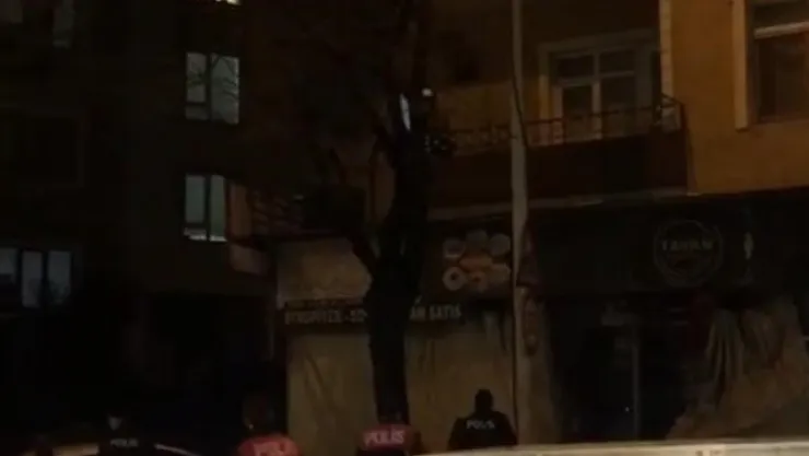 Hırsız tırmandığı balkonda yakayı ele verdi