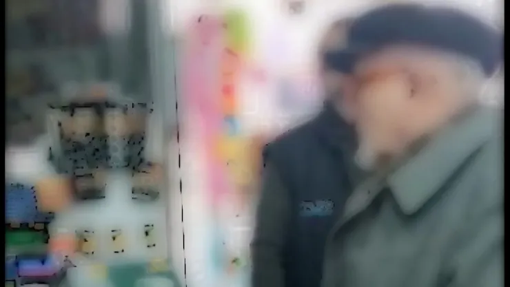 Hırsızı iş yeri sahibi kapıda böyle durdurdu