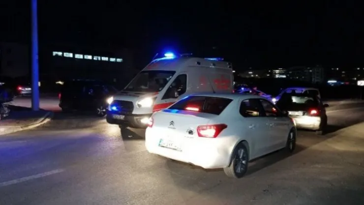 Hurda toplayan kadına otomobil çarptı