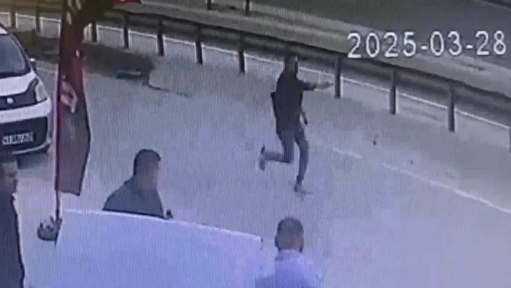 Husumetlisinin dükkanına ateş açtı