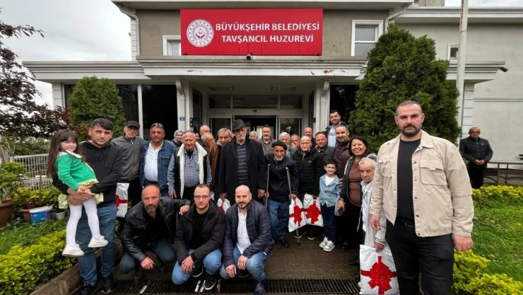 Huzurevi sakinlerini unutmadılar