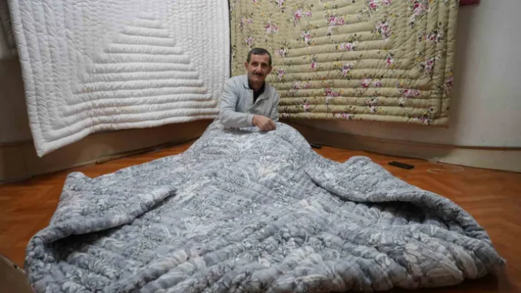 İğne ipliği 53 yıldır elinden düşürmedi