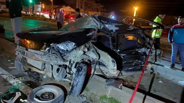 İki gencin öldüğü kazada kırmızı ışıkta geçen kamyon dehşet saçmış