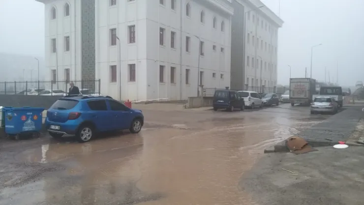 İlçe nüfus müdürlüğü girişi sular altında