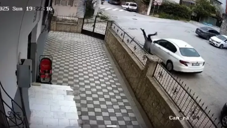 Otomobile çarptıktan sonra kaçtı