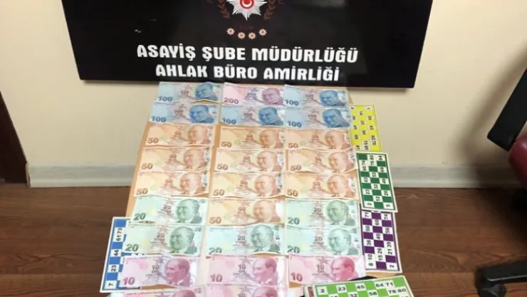 İş yerinde kumar oynatırken yakalandı