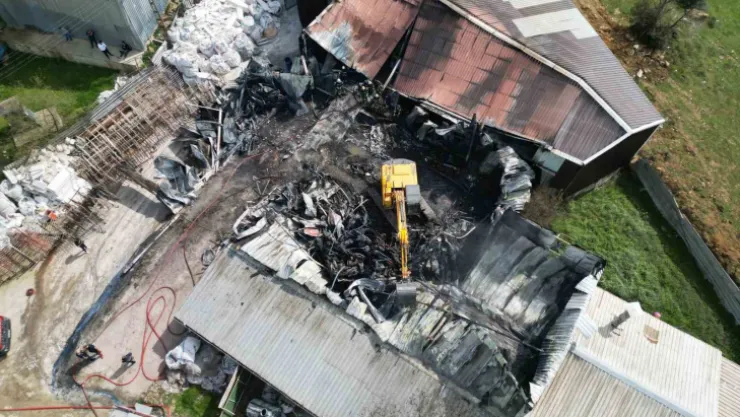 Kocaeli'deki fabrika küle döndü