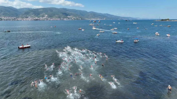 2 bin 650 metre kulaç attılar