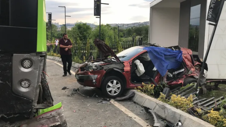 İzmit'te 6 kişilik aileden 3 kişi hayatını kaybetti