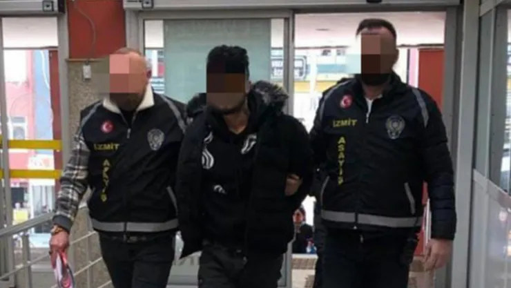 İzmit'te husumetlisini topuklarından vurdu