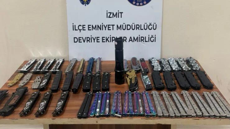 İzmit'te iki çocuğun üzerinde 52 kesici alet ele geçirildi