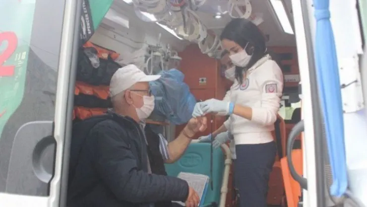 İzmit'te otomobille bisiklet sürücüsü çarpıştı!