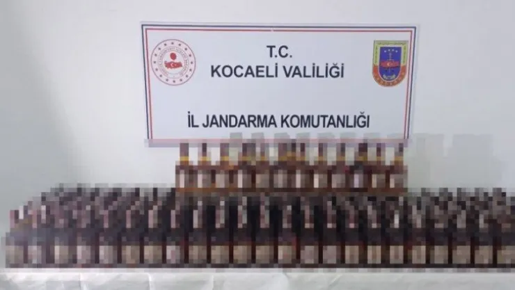 Jandarmanın takibe aldığı araçlardan sahte içki çıktı