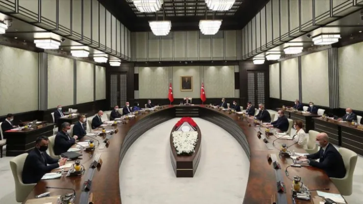 Kabine toplanıyor