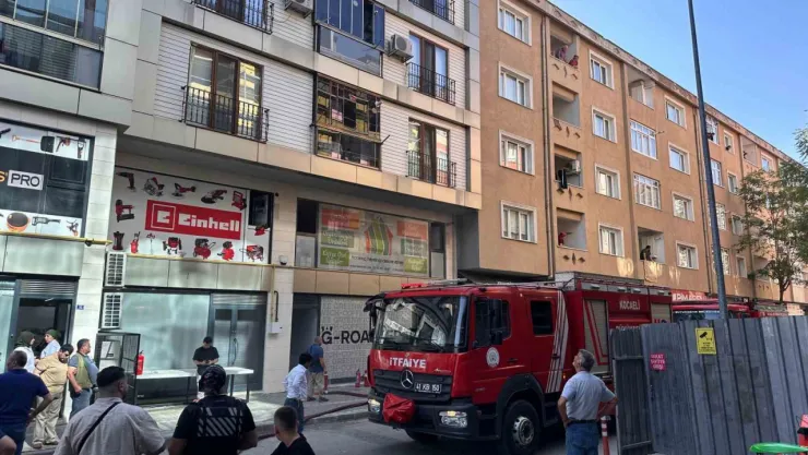 Kafenin deposunda yangın paniği