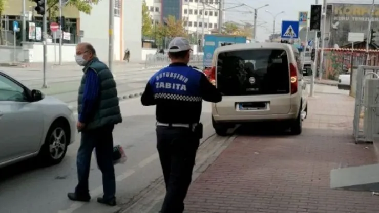 Kaldırım parklanmasına geçit yok