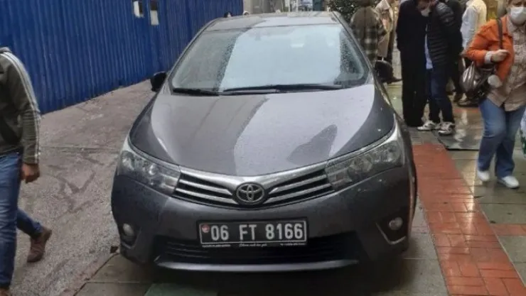 Kamu aracının kaldırım işgali