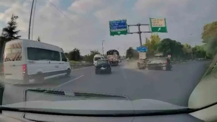 Kamyonla çarpışmaktan kaçınırken demir bariyerlere girdi