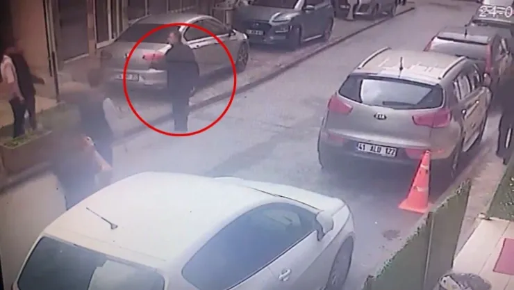 Onlarca kişinin gözü önünde tabanca ile vuruldu