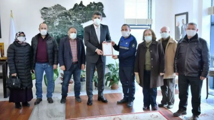 Kartepe Bahçelievler'de tapu sevinci