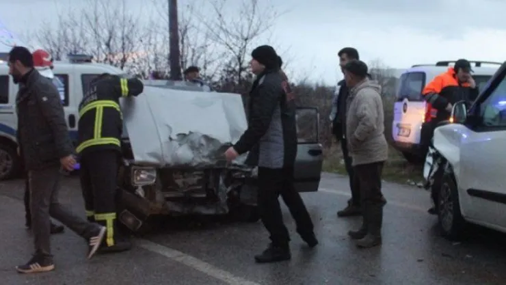 Kartepe'de kaza: 3 yaralı!