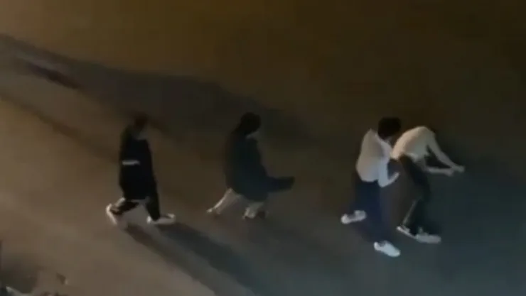 Kavgaya tutuştuğu şahsı tek yumrukla bayılttı