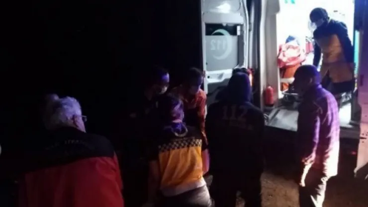 Kayalıklardan düşen vatandaş ve yardım ararken kaybolan arkadaşı bulundu
