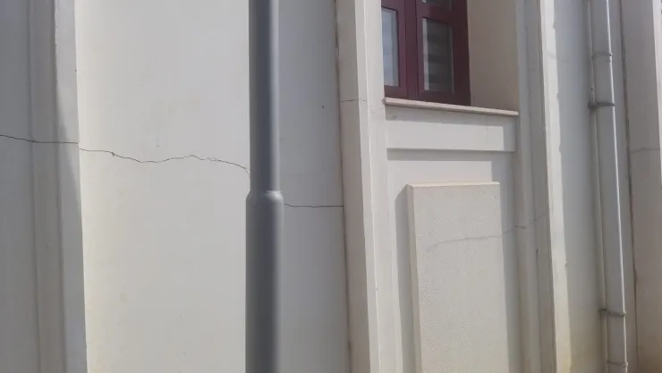 Kaymakamlık binasını gören dönüp bir daha baktı