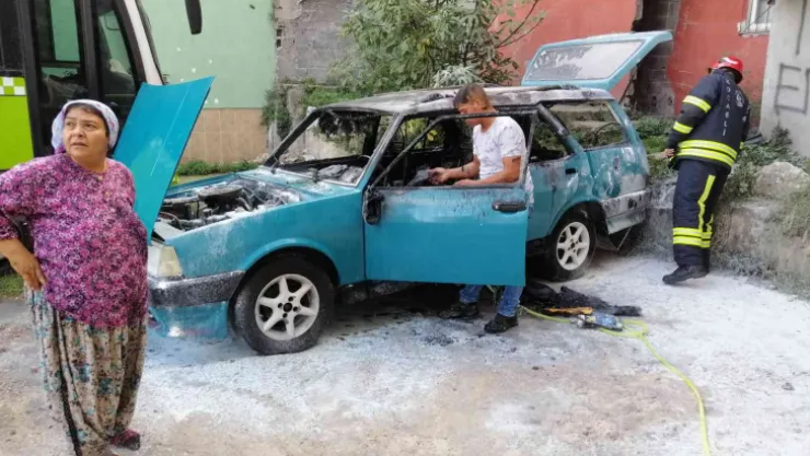 Kibritle oynayan çocuk otomobili yaktı