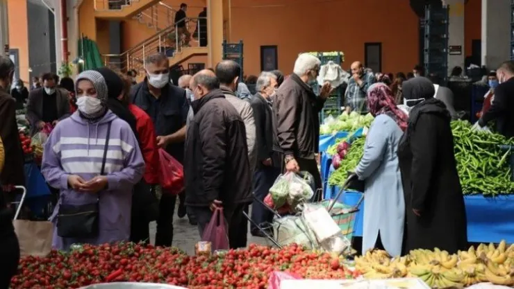 Kilosu 20 TL'den satılan erik vatandaşı memnun etti