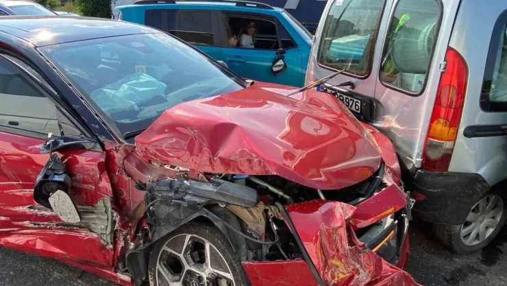 Kimsenin burnunun kanamadığı TEM'deki kazada 8 araç birbirine girdi